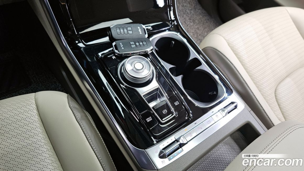 Kia Carnival 7-Seater Signature, 2023