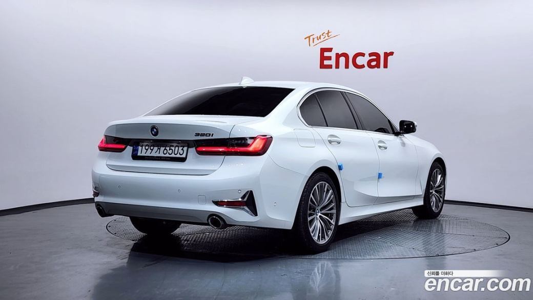 BMW 3-Series 320i Luxury, 2022