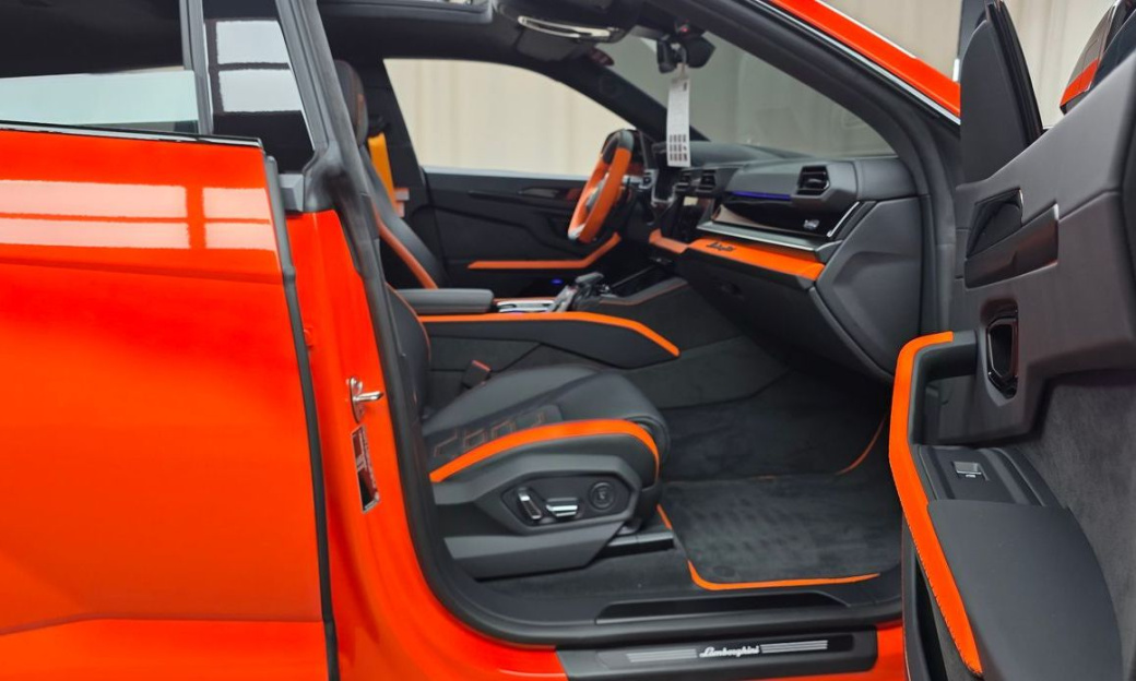 Lamborghini Urus 4.0 V8 SE, 2025