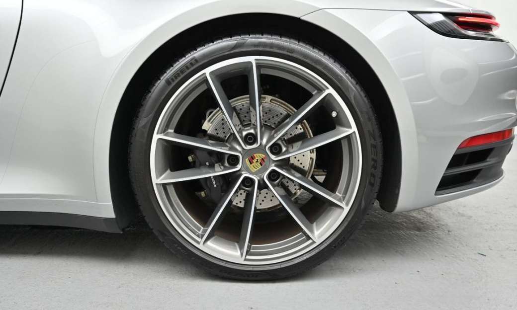 Porsche 911 Carrera, 2024