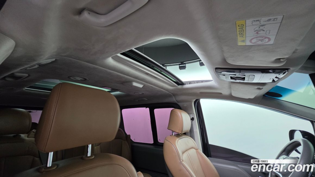 Hyundai Staria Lounge 9-Seater, 2022