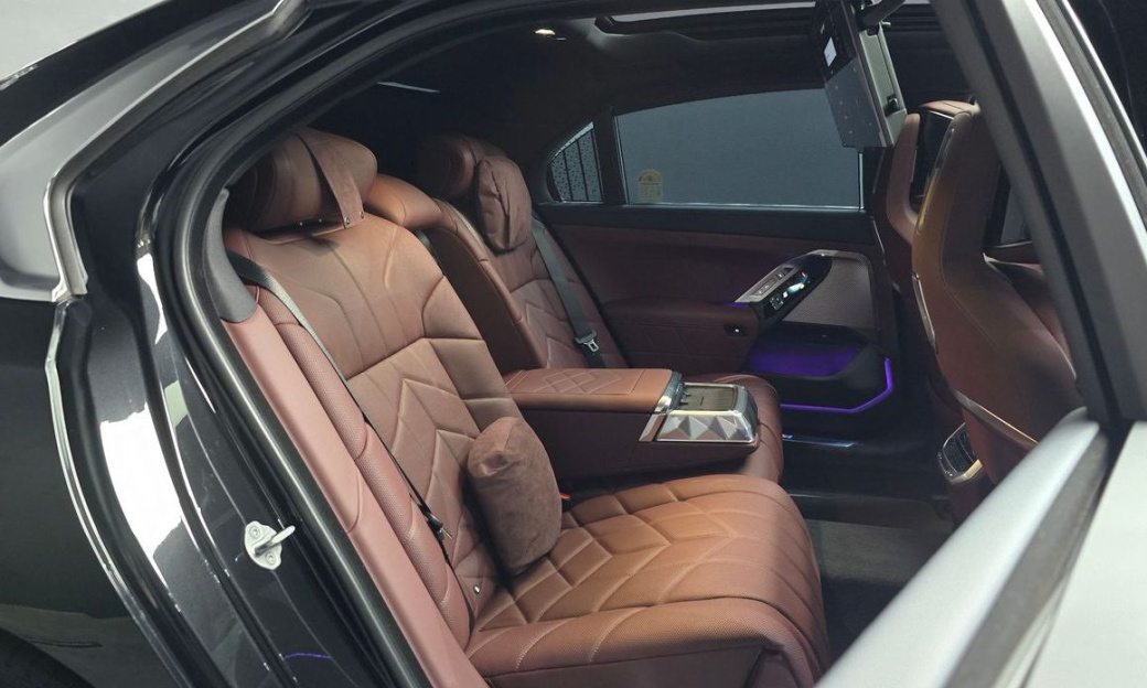 BMW 7-Series 740i xDrive M Sport, 2025