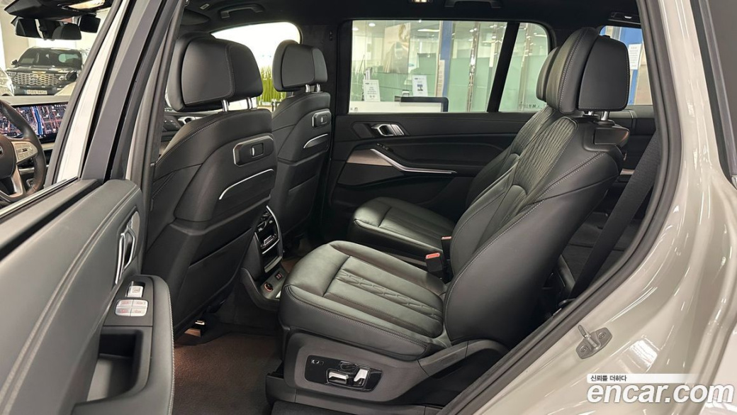 BMW X7 xDrive 40i Design Pure Excellence 6-Seater, 2025