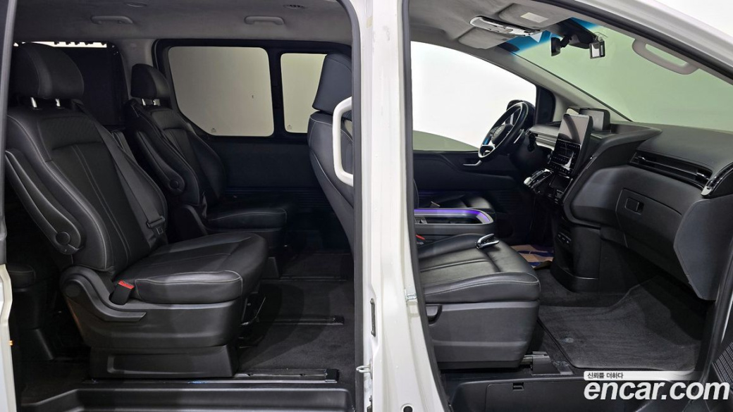 Hyundai Staria Lounge 9-Seater, 2022