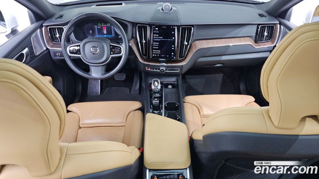 Volvo XC60 B6 Inscirtion, 2022