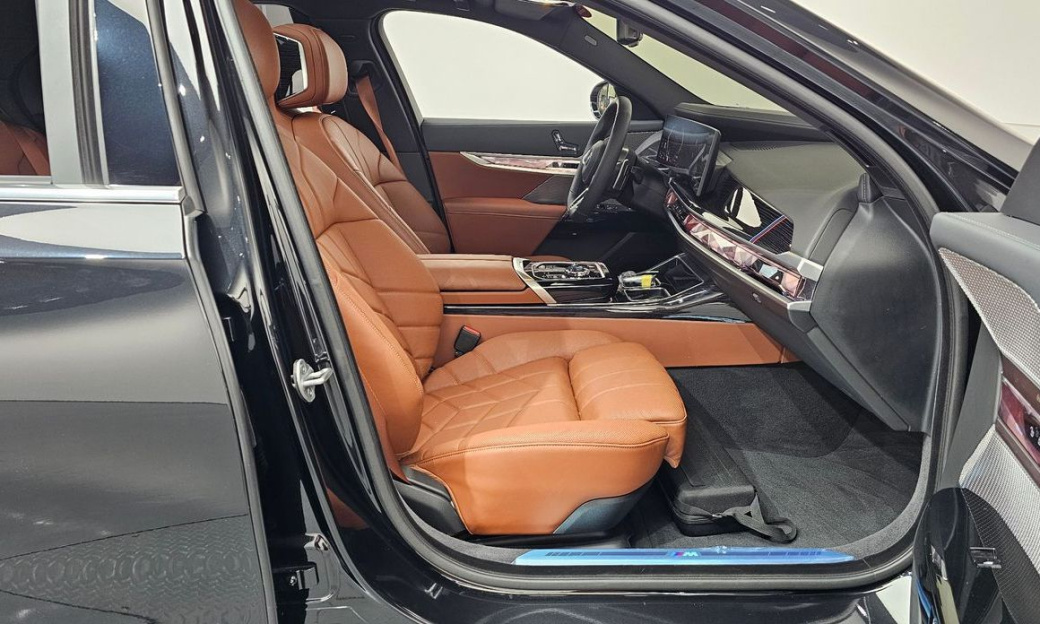 BMW 7-Series 740d xDrive M Sport, 2025