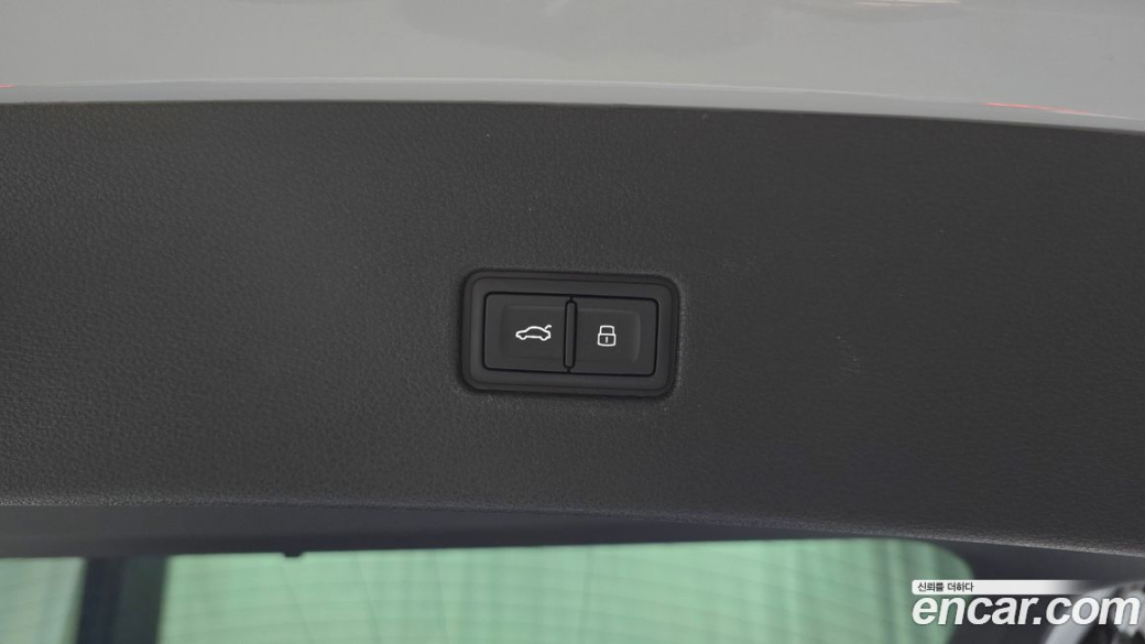 Audi Q8 55 TFSI Quattro Premium, 2023