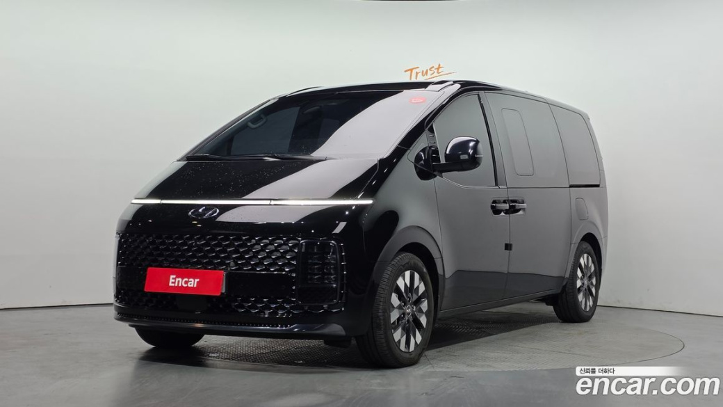 Hyundai Staria 4WD Lounge 9-Seater, 2024