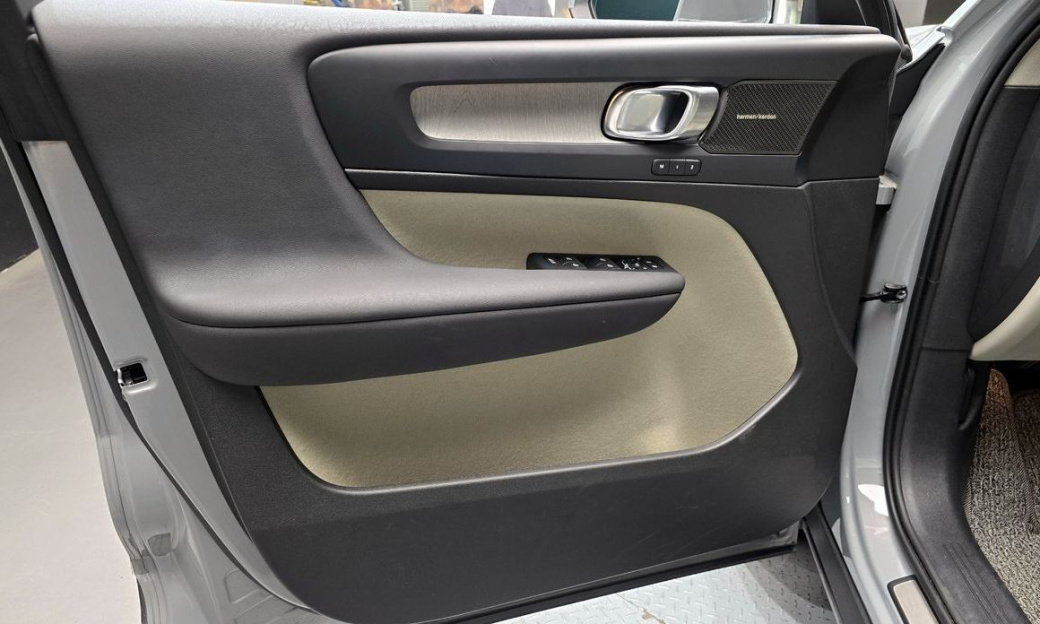 Volvo XC40 B4 Ultimate Bright, 2024