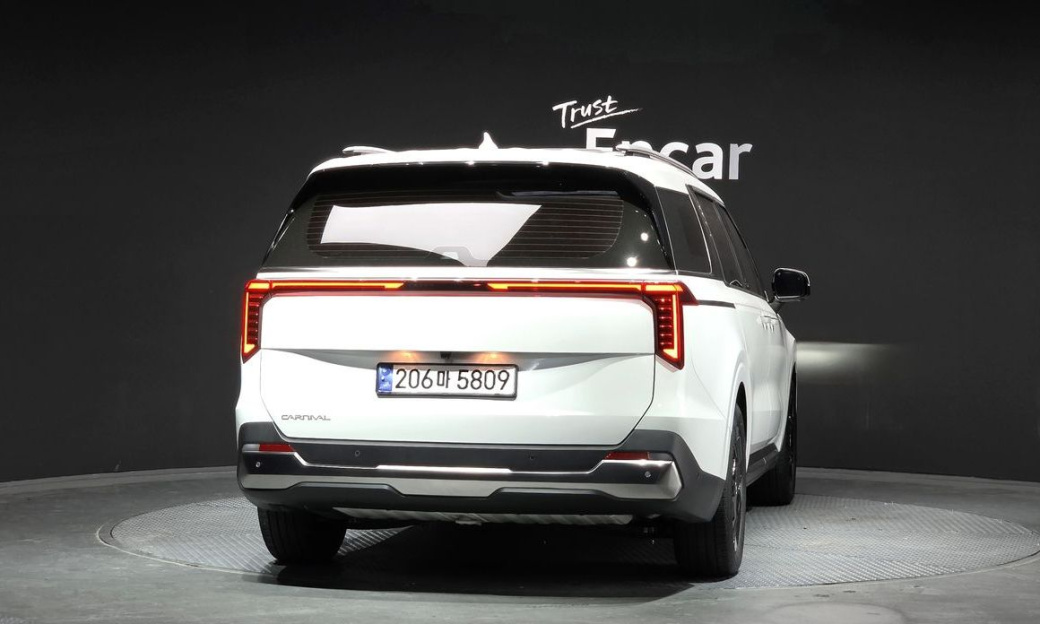 Kia Carnival 9-Seater Signature, 2025