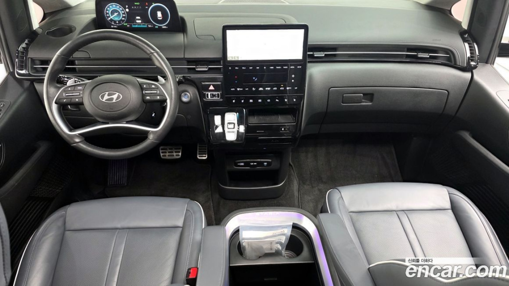 Hyundai Staria Lounge 7-Seater, 2025