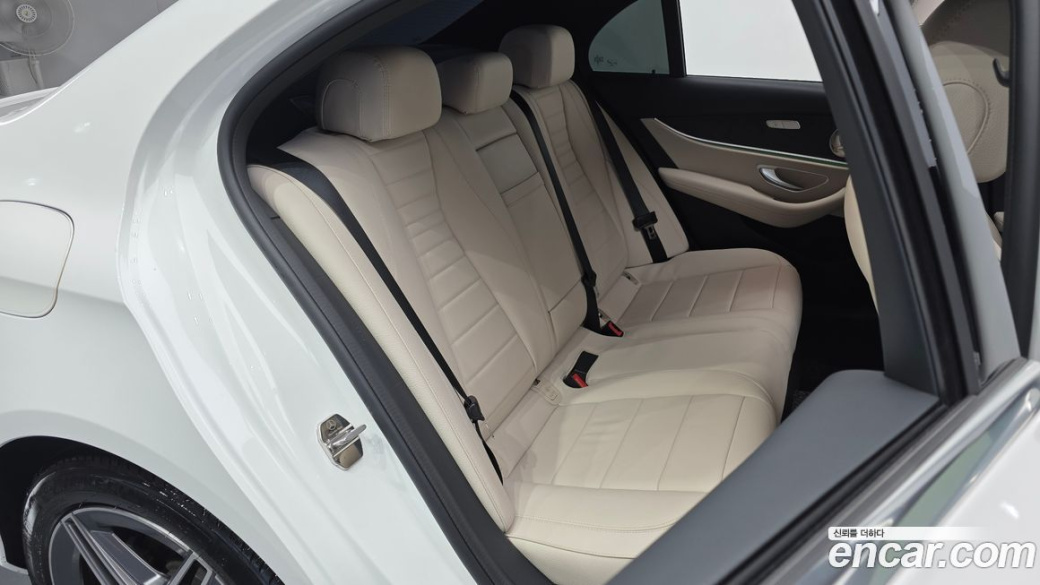 Mercedes-Benz E-Class E250 AMG Line, 2023