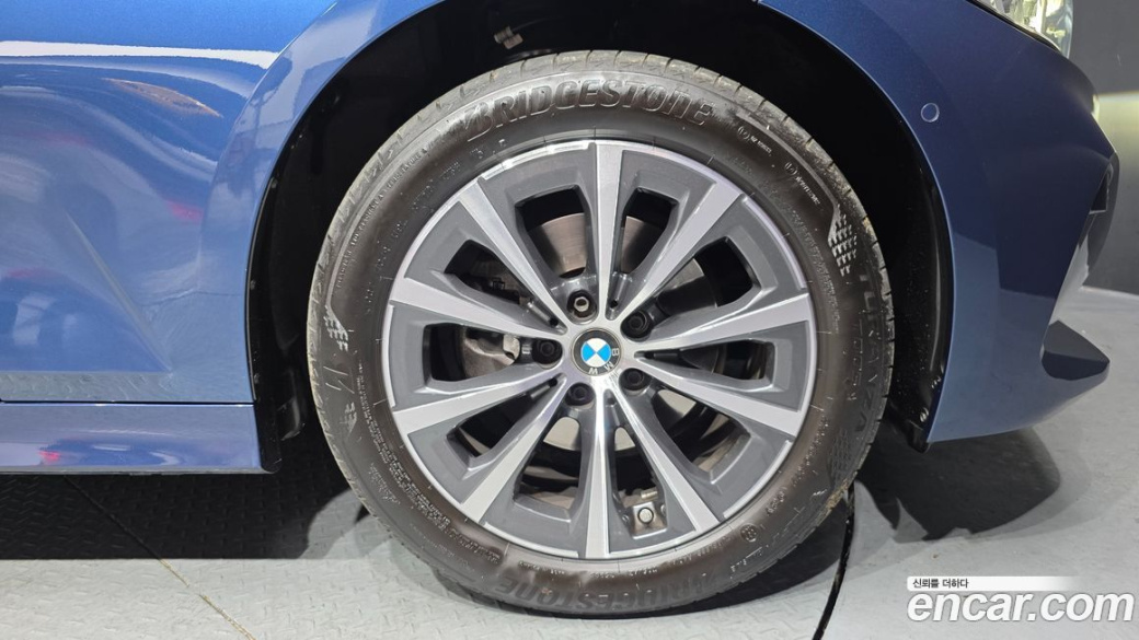 BMW 3-Series 320i, 2024
