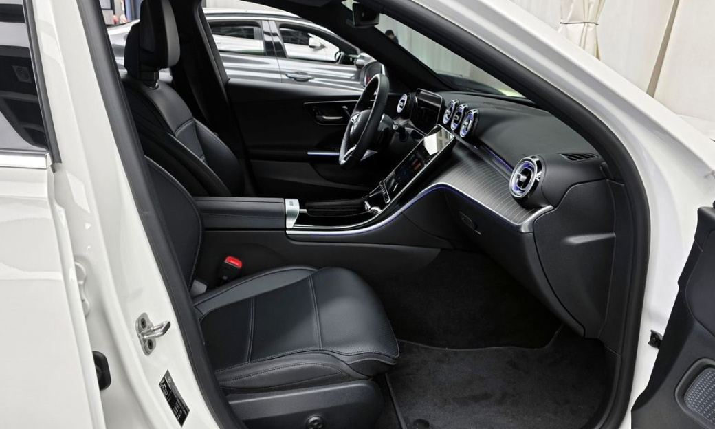 Mercedes-Benz C-Class C200 Avantgarde, 2025
