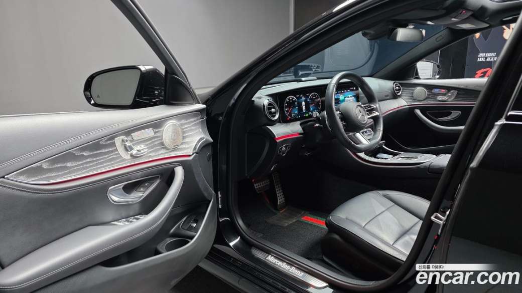Mercedes-Benz E-Class E350 4MATIC AMG Line, 2023