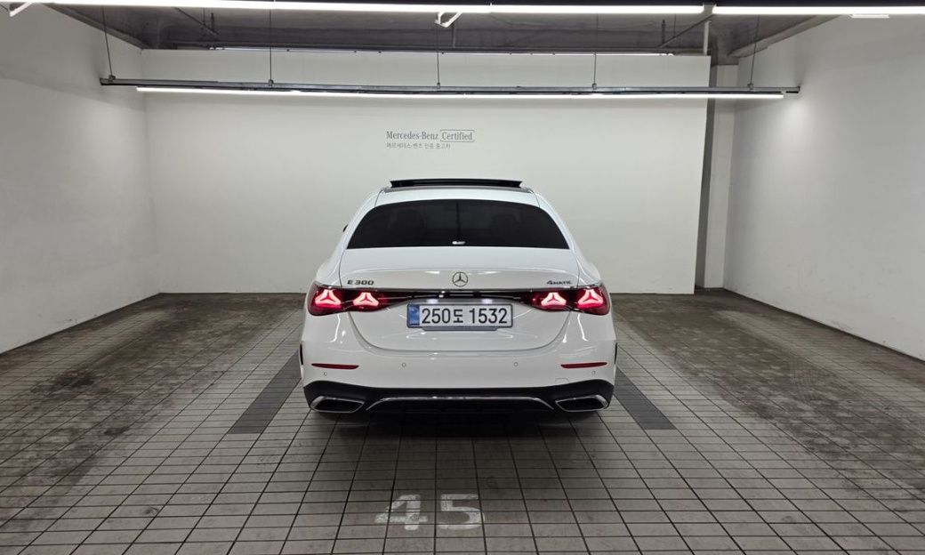 Mercedes-Benz E-Class E300 4MATIC AMG Line, 2025