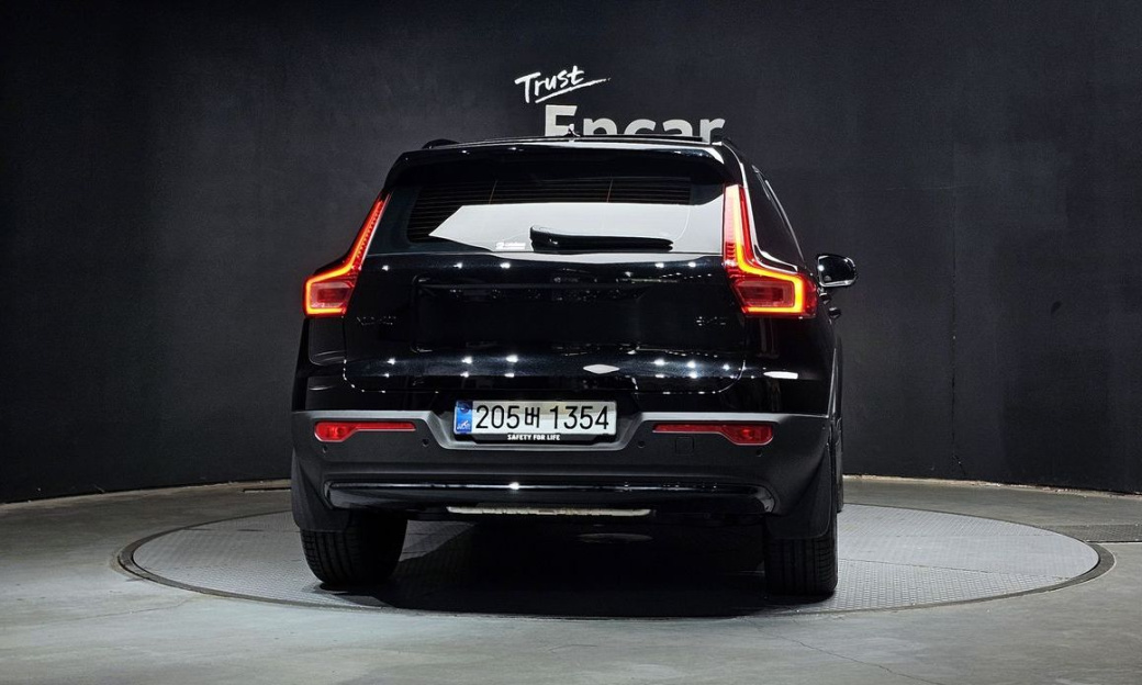 Volvo XC40 B4 Black Edition, 2025