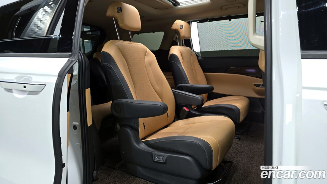 Kia Carnival 9-Seater Signature, 2023