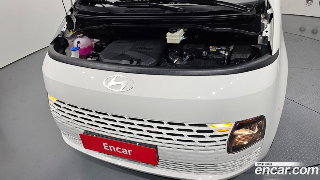 Hyundai Staria Tourer 11-Seater, 2025