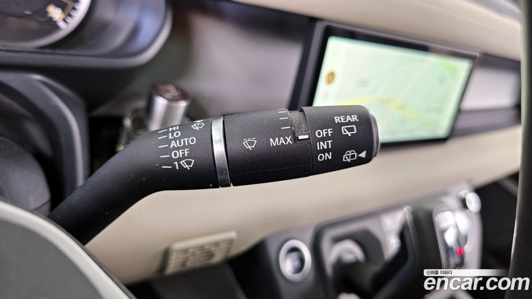 Land Rover Defender 110 P300 X-Dynamic SE, 2023