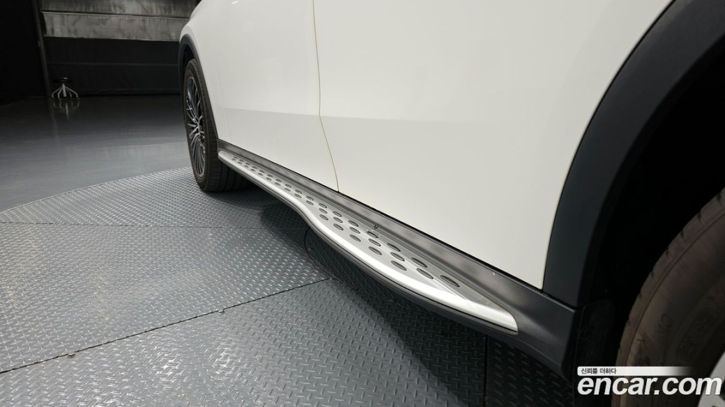 Mercedes-Benz GLC-Class GLC300 4MATIC AMG Line, 2023