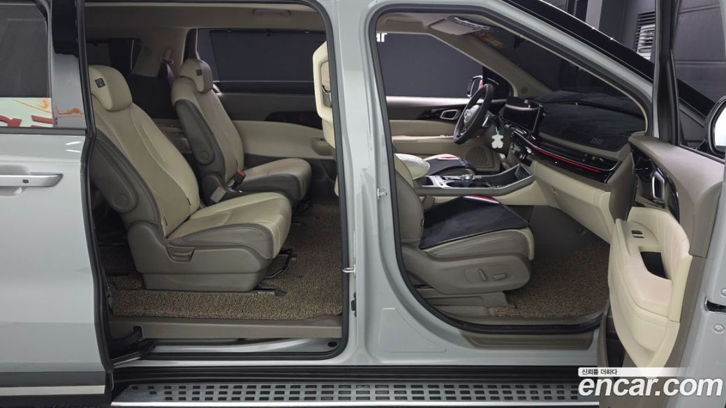Kia Carnival 9-Seater Gravity, 2025