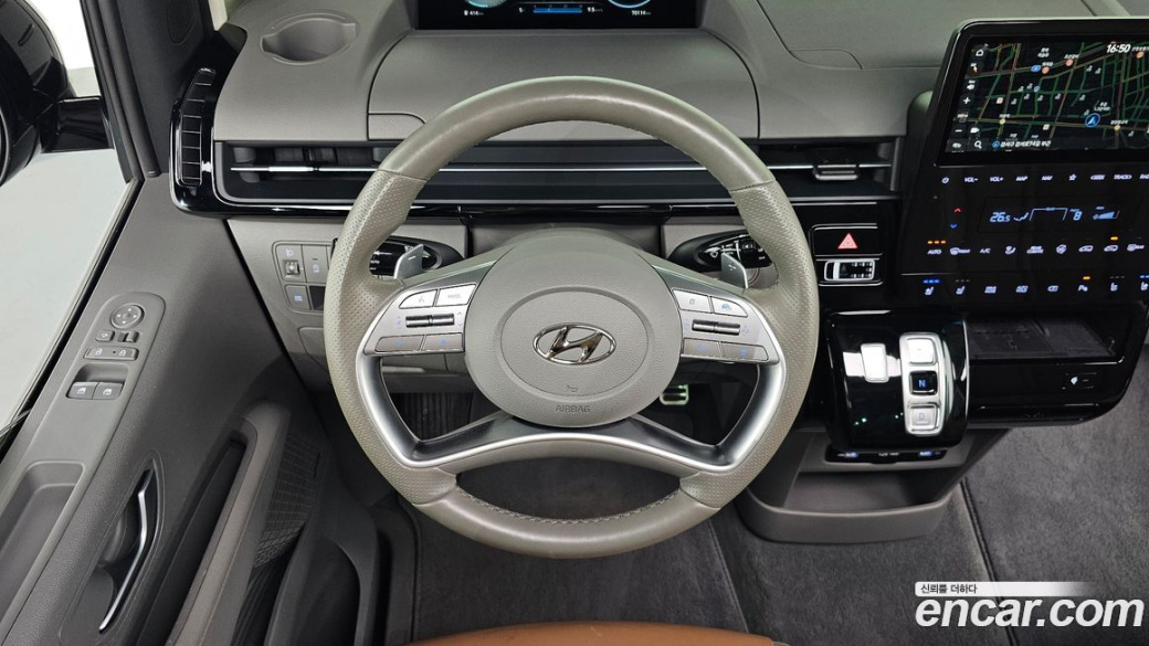 Hyundai Staria 4WD Lounge 9-Seater, 2022