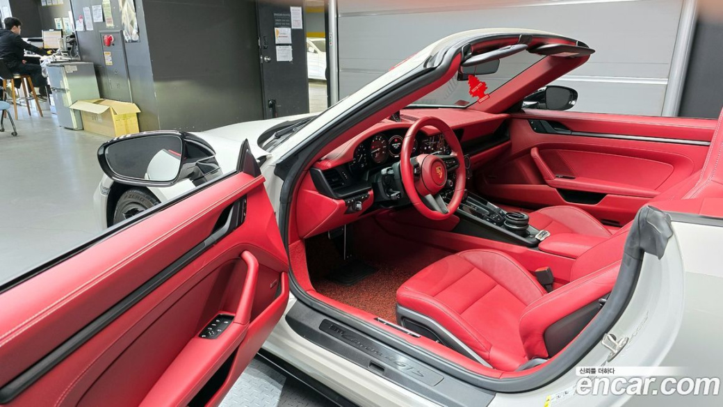 Porsche 911 Carrera 4 GTS Cabriolet, 2023