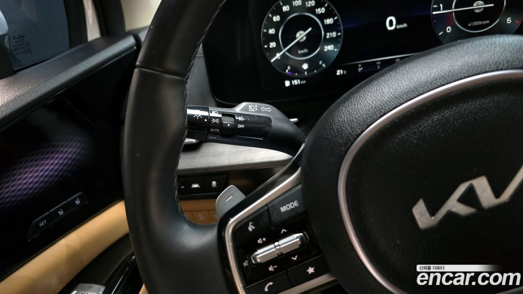 Kia Carnival 7-Seater Signature, 2023