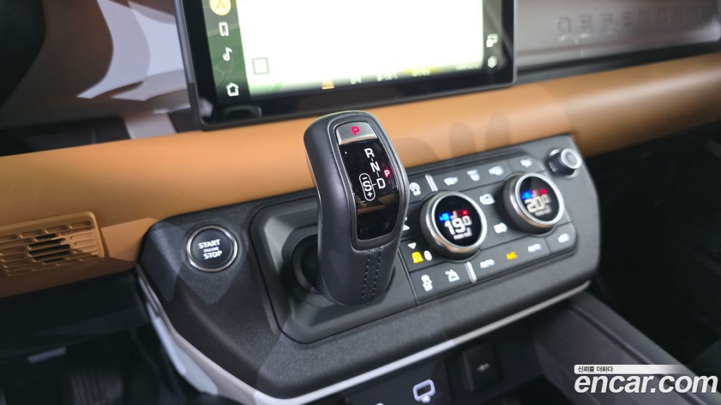 Land Rover Defender 110 P300 X-Dynamic SE, 2024