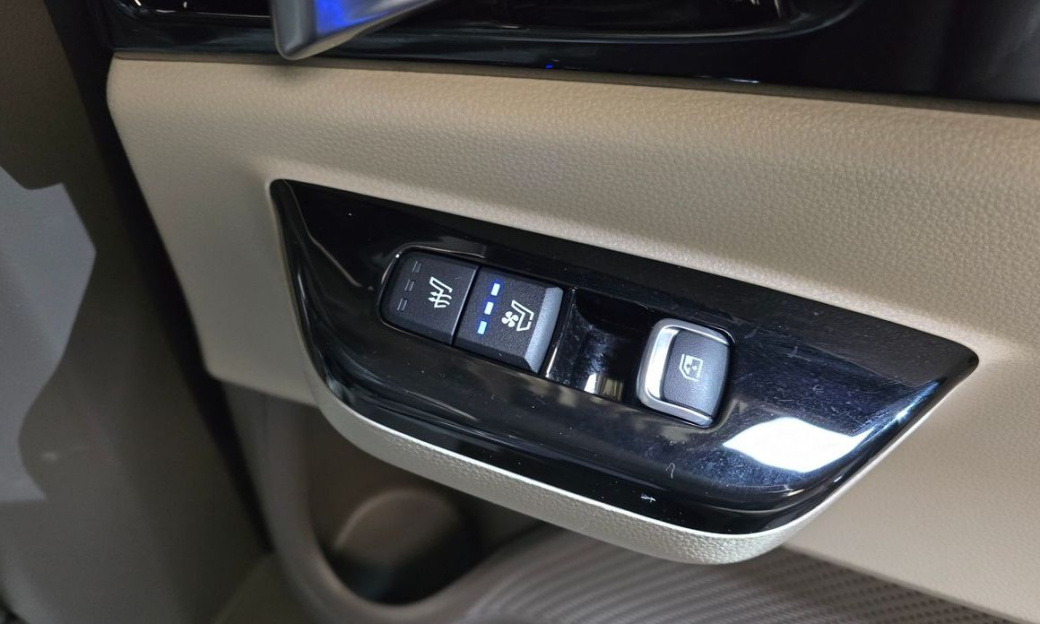 Kia Carnival 7-Seater Hi-Limousine, 2023