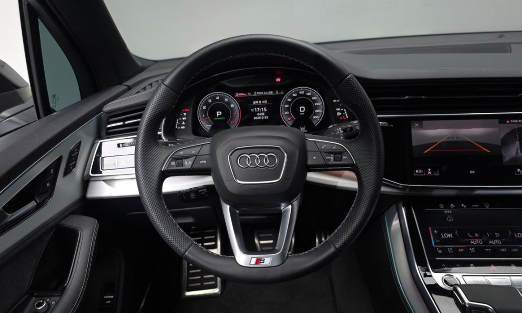 Audi Q7 55 TFSI Quattro Premium, 2025