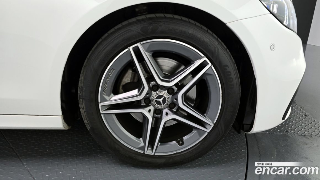 Mercedes-Benz E-Class E250 AMG Line, 2023