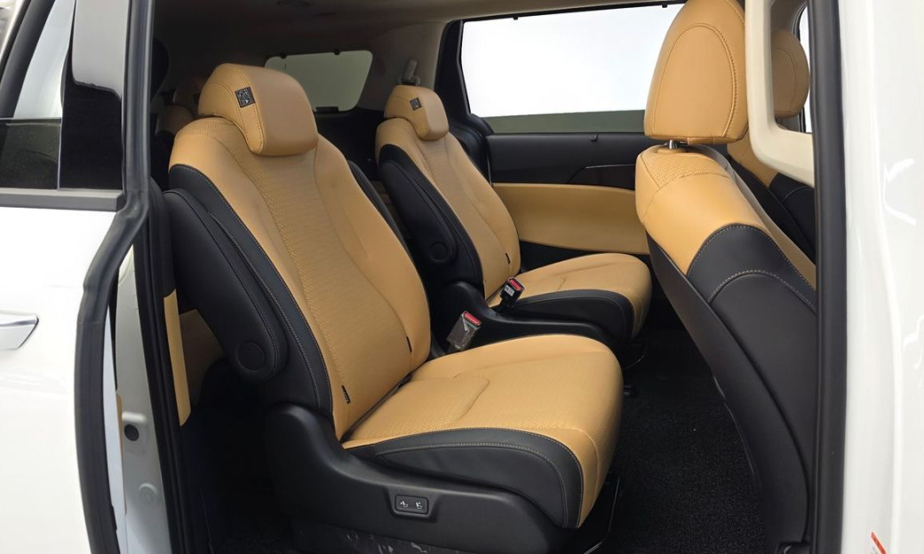 Kia Carnival 9-Seater Signature, 2023