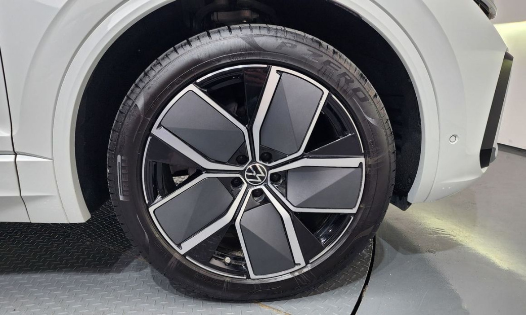 Volkswagen Touareg 3.0 TDI R-Line, 2025