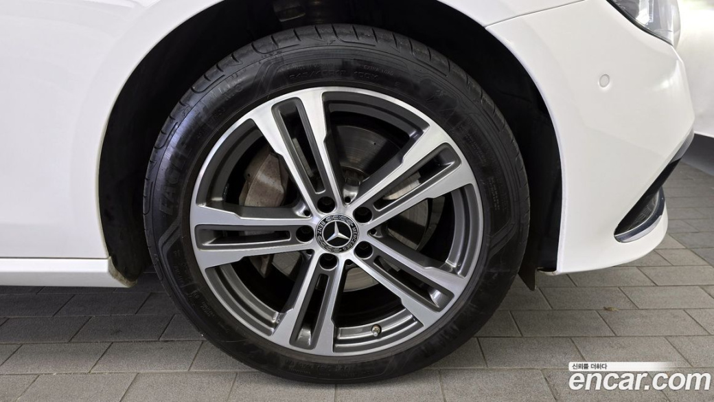Mercedes-Benz E-Class E350 4MATIC Avantgarde, 2022