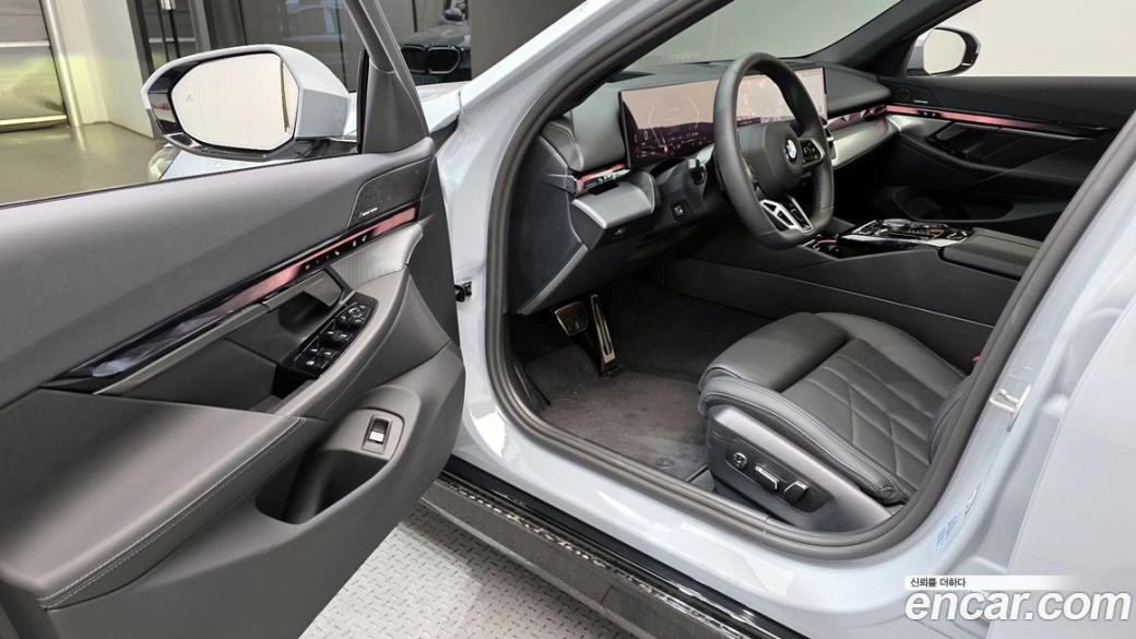 BMW 5-Series 520i M Sport, 2025