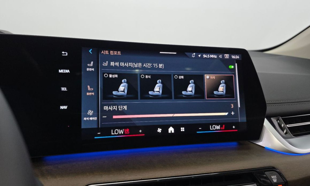 BMW 2-Series 220i Luxury, 2025
