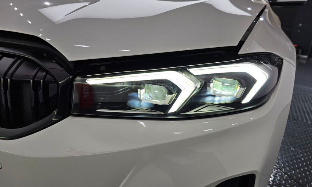 BMW 3-Series 320i Touring, 2024