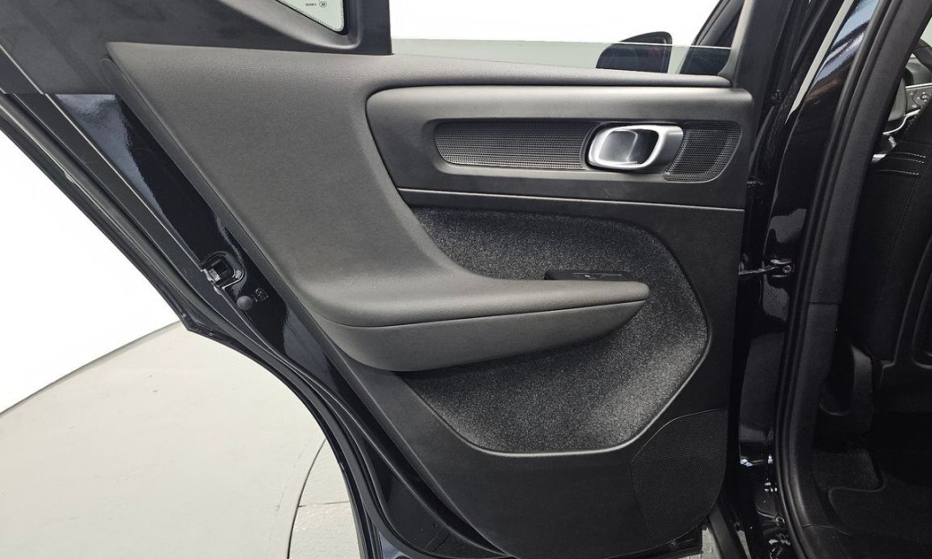 Volvo XC40 B4 Black Edition, 2025