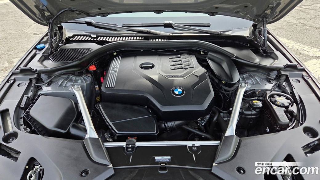 BMW 5-Series 520i Luxury, 2022