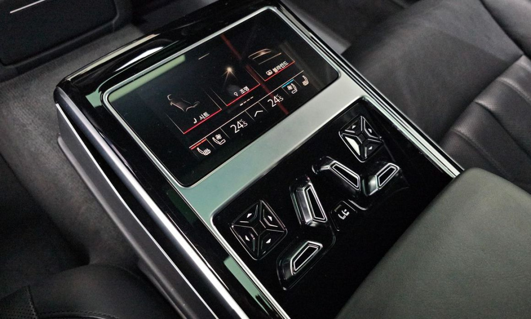 Audi A8 55 TFSI Quattro LWB, 2021