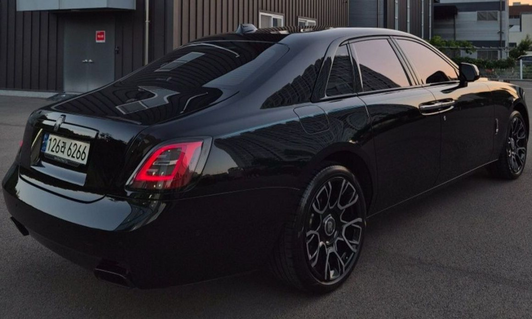 Rolls-Royce Ghost 6.7 V12 Black Badge, 2023