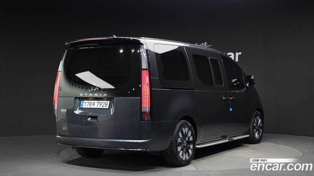 Hyundai Staria Lounge 9-Seater, 2023