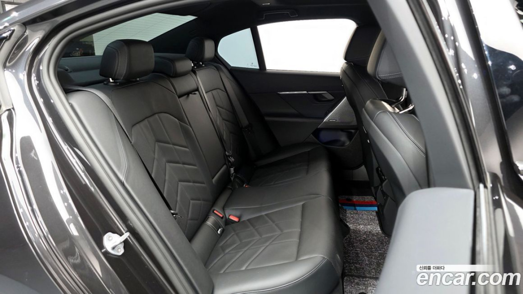 BMW 5-Series 520i M Sport, 2025