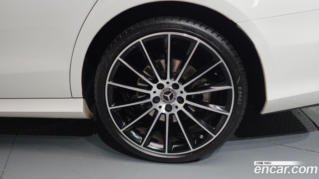 Mercedes-Benz E-Class E350 4MATIC AMG Line, 2023