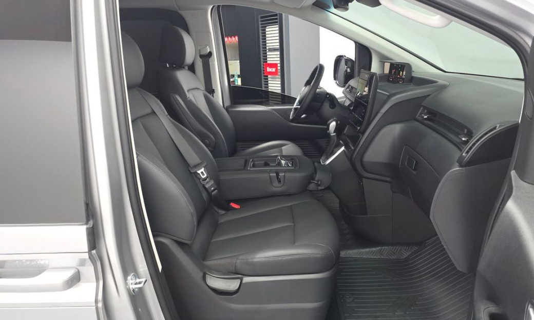Hyundai Staria Tourer 9-Seater, 2025