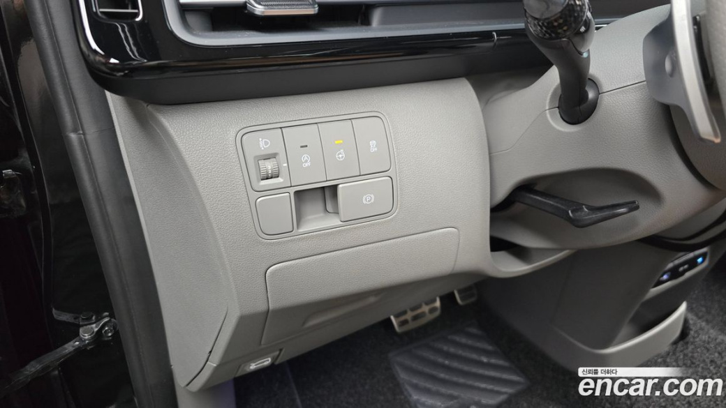 Hyundai Staria Lounge 9-Seater, 2025