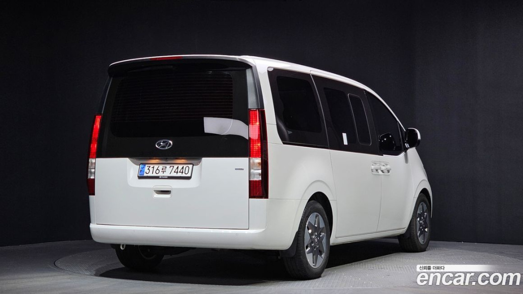 Hyundai Staria 4WD Tourer 9-Seater, 2024
