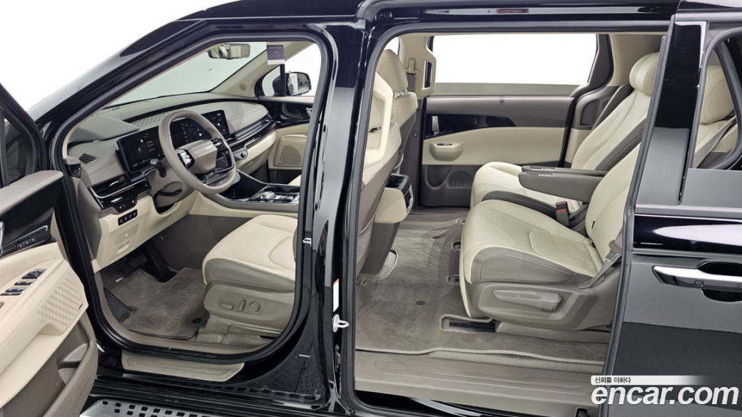 Kia Carnival 7-Seater Signature, 2025